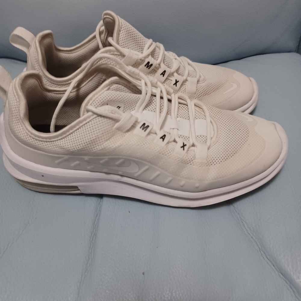 Nike Air Max Axis Women's